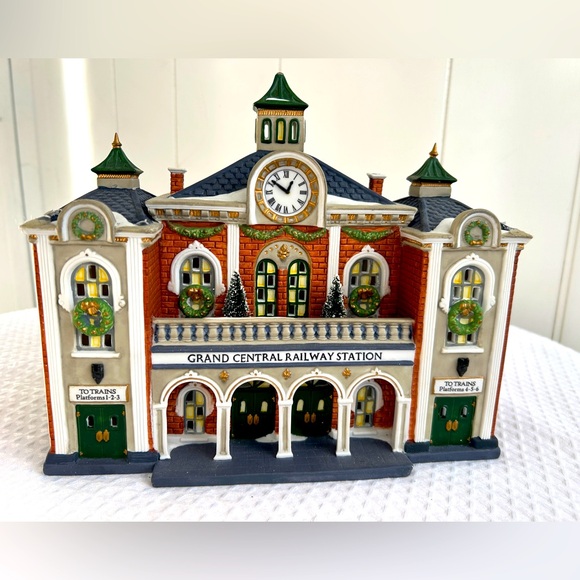 Department 56 “Grand Central Railway Station” - Picture 1 of 7